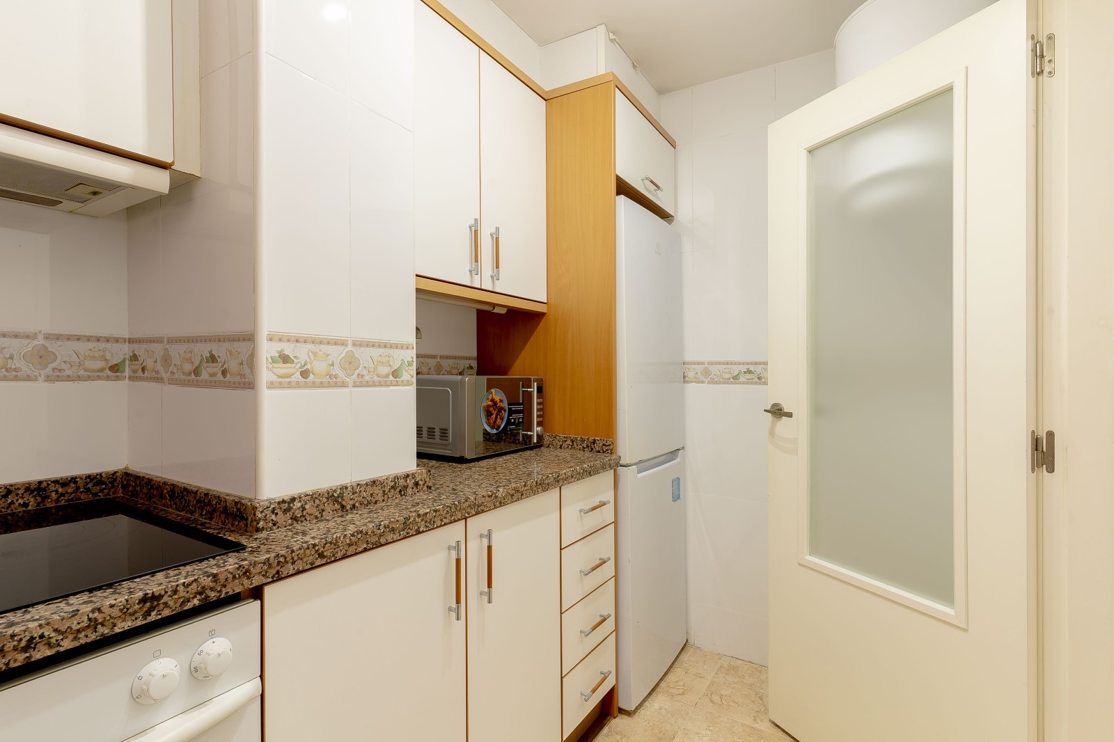 BEAUTIFUL FULLY RENOVATED APARTMENT — photo 14