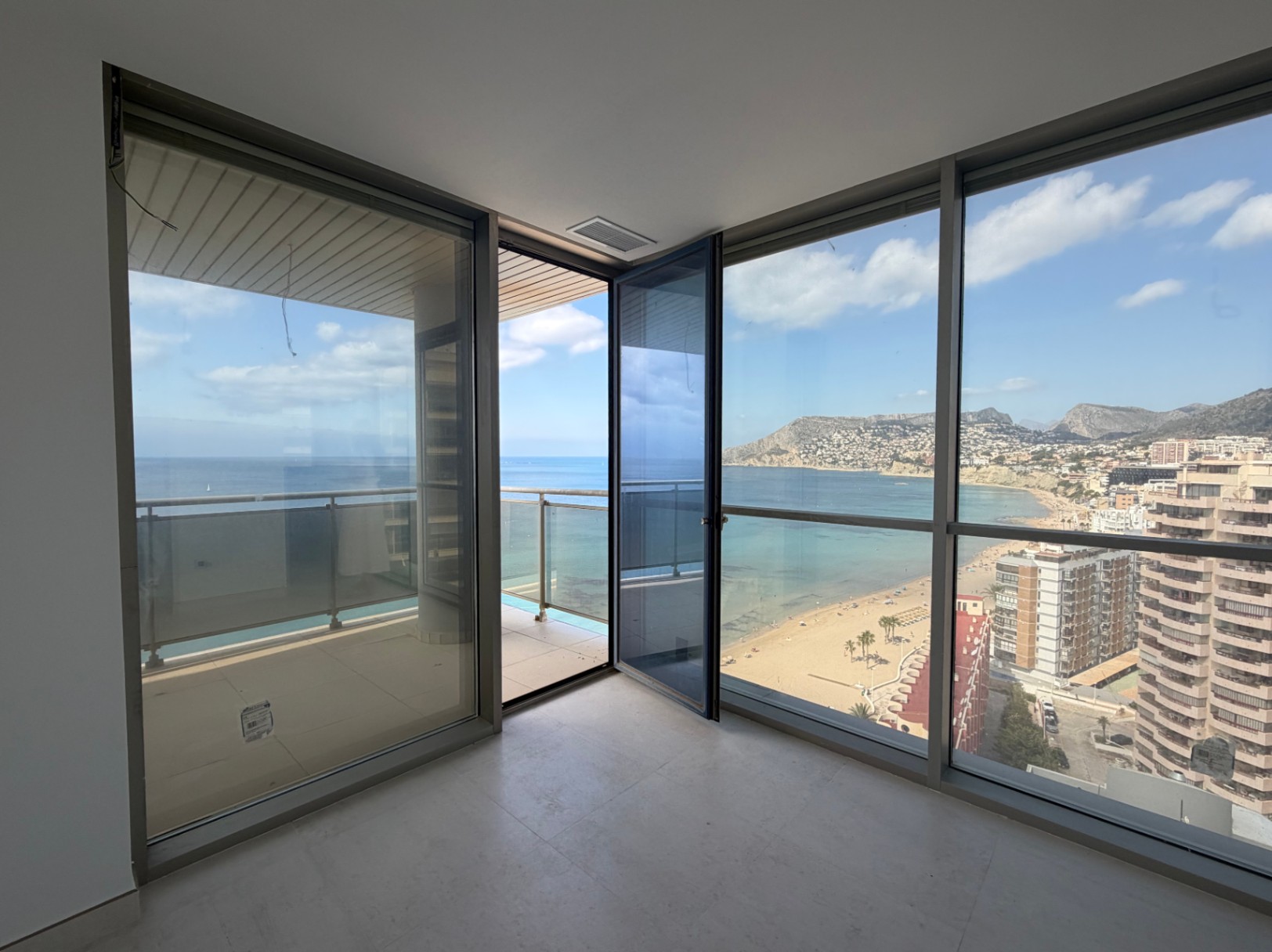 EKSKLUZYWNY PENTHOUSE Z PANORAMICZNYM WIDOKIEM NA MORZE I CAŁE CALPE — zdjęcie 7
