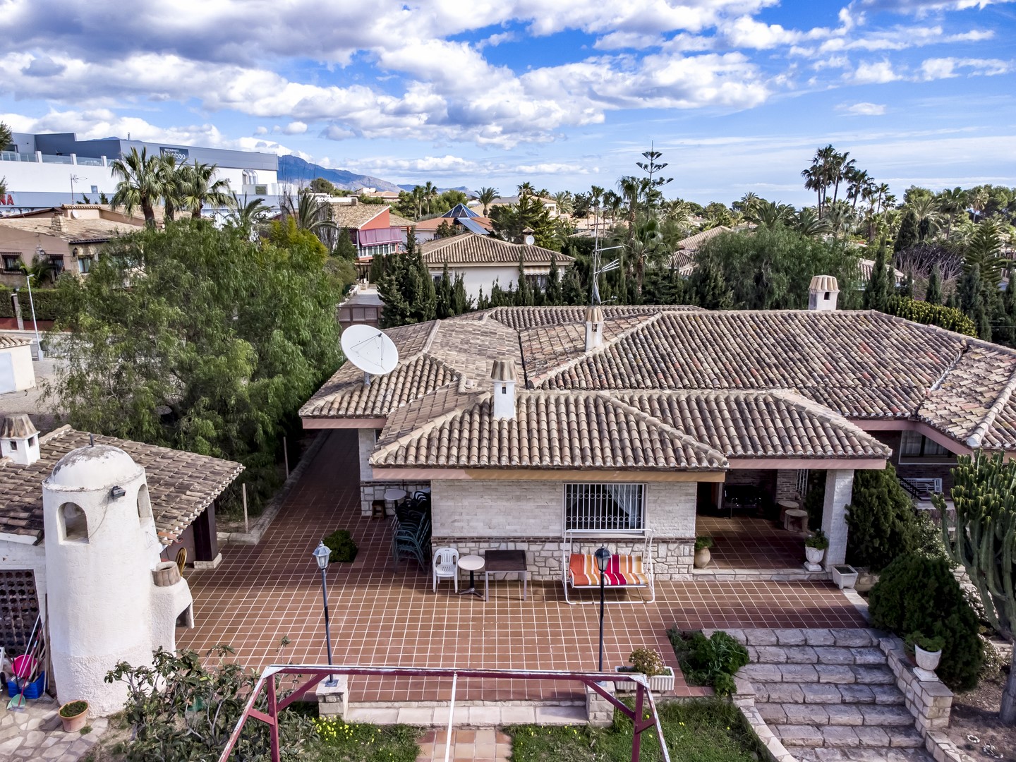 SPACIOUS HOUSE IN BENIDORM