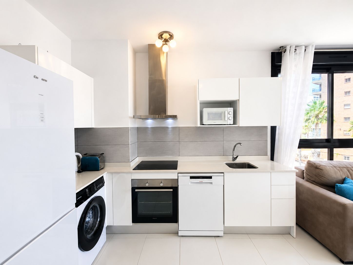 Modern 2-bedroom apartment with sea views in the Calpe Beach building — photo 4