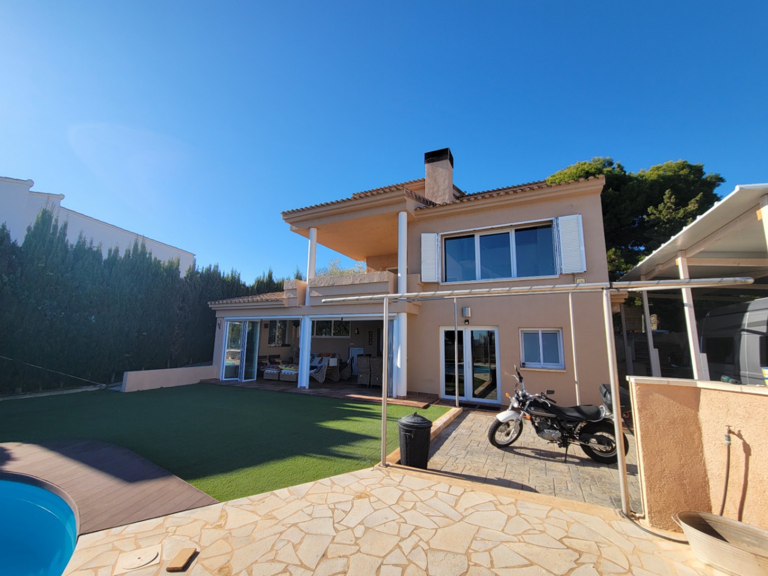 VILLA WITH GUEST APARTMENT IN GOOD LOCATION — photo 5