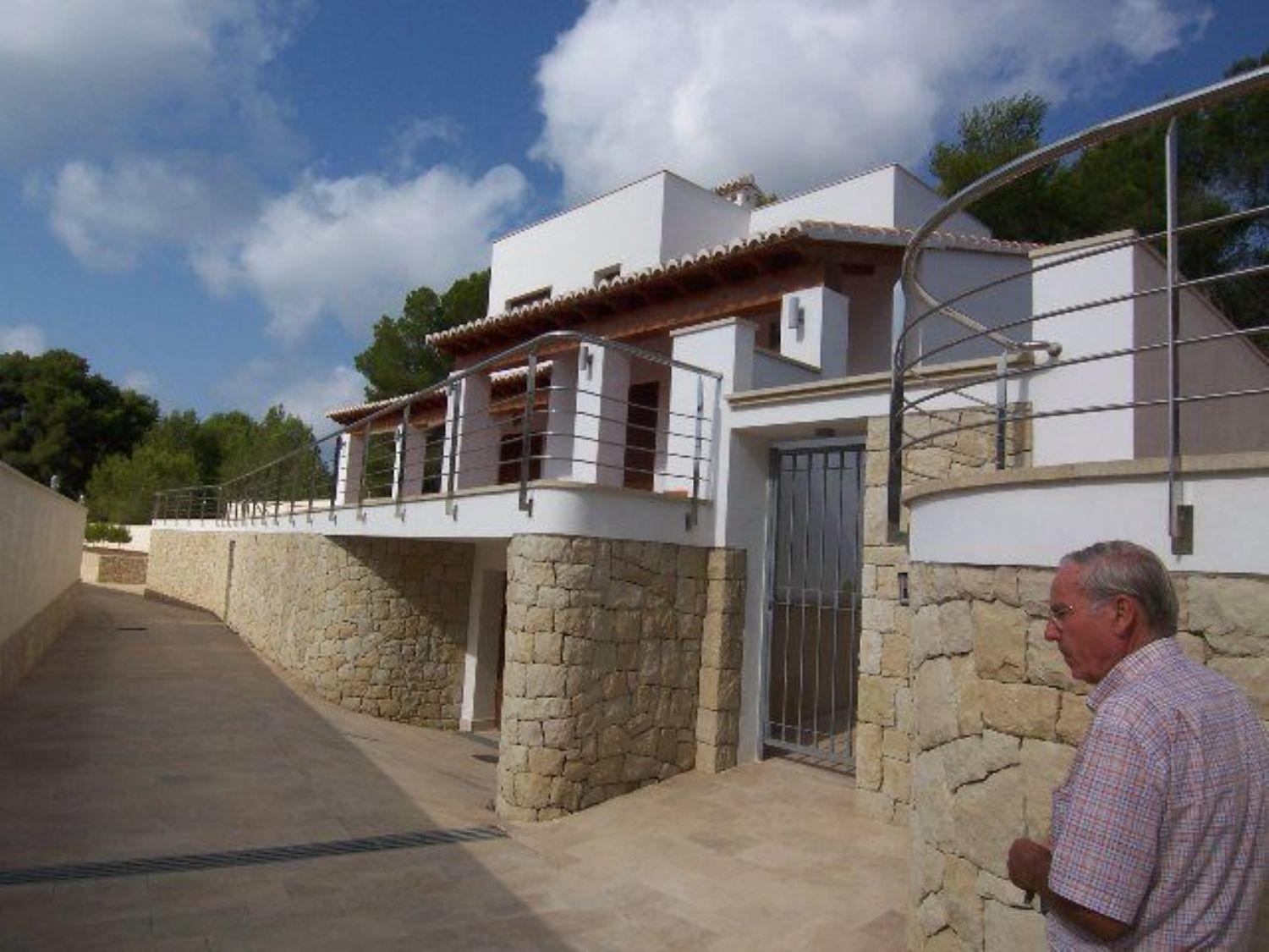 2 Stunning Villas in a Tranquil and Green Area. — photo 24