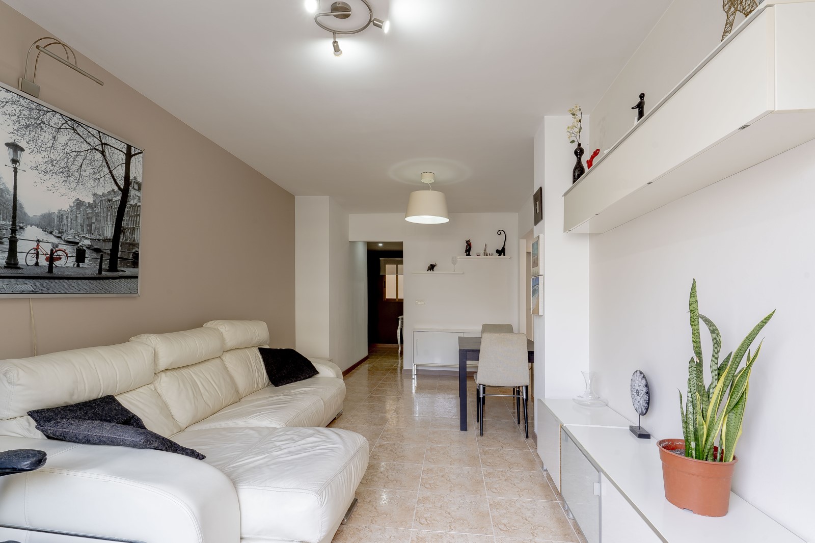 BEAUTIFUL FULLY RENOVATED APARTMENT — photo 9