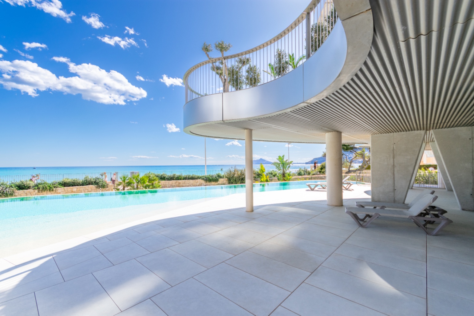 Exclusivity and Luxury on the First Line of the Sea – Last Apartment Available — photo 20