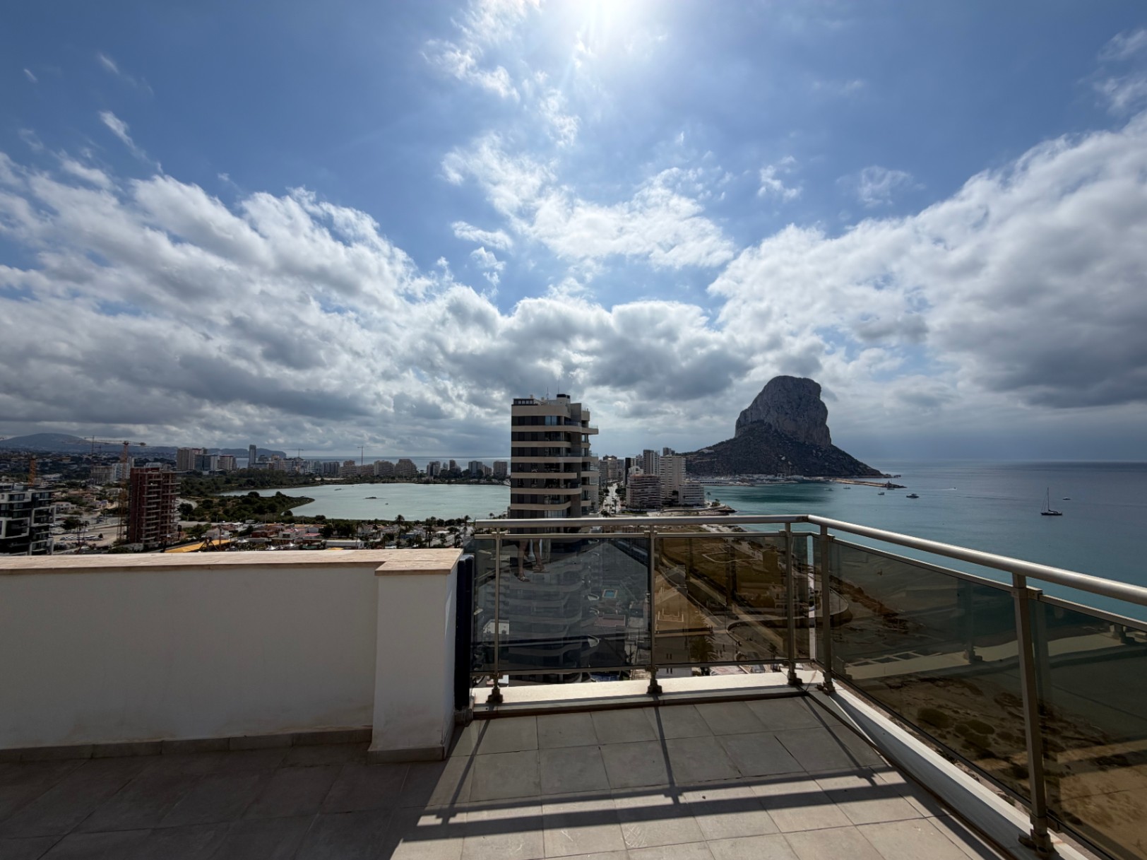 EKSKLUZYWNY PENTHOUSE Z PANORAMICZNYM WIDOKIEM NA MORZE I CAŁE CALPE — zdjęcie 21