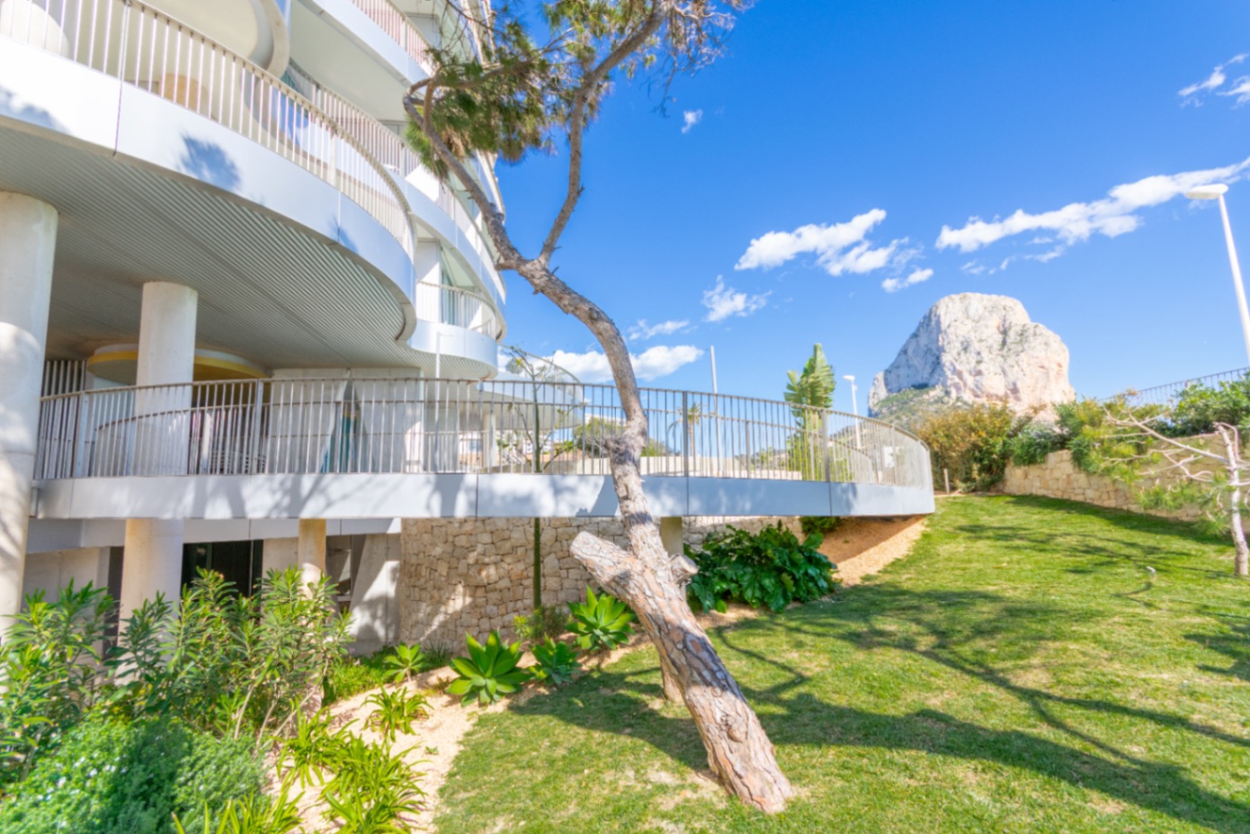 Exclusivity and Luxury on the Beachfront – Last Units Available — photo 17
