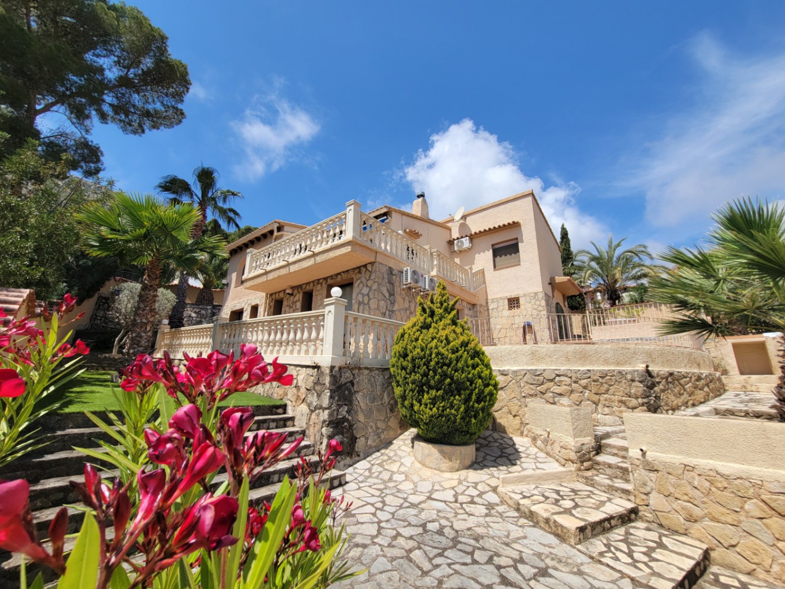 VILLA IN MARYVILLA WITH SPECTACULAR VIEWS — photo 13