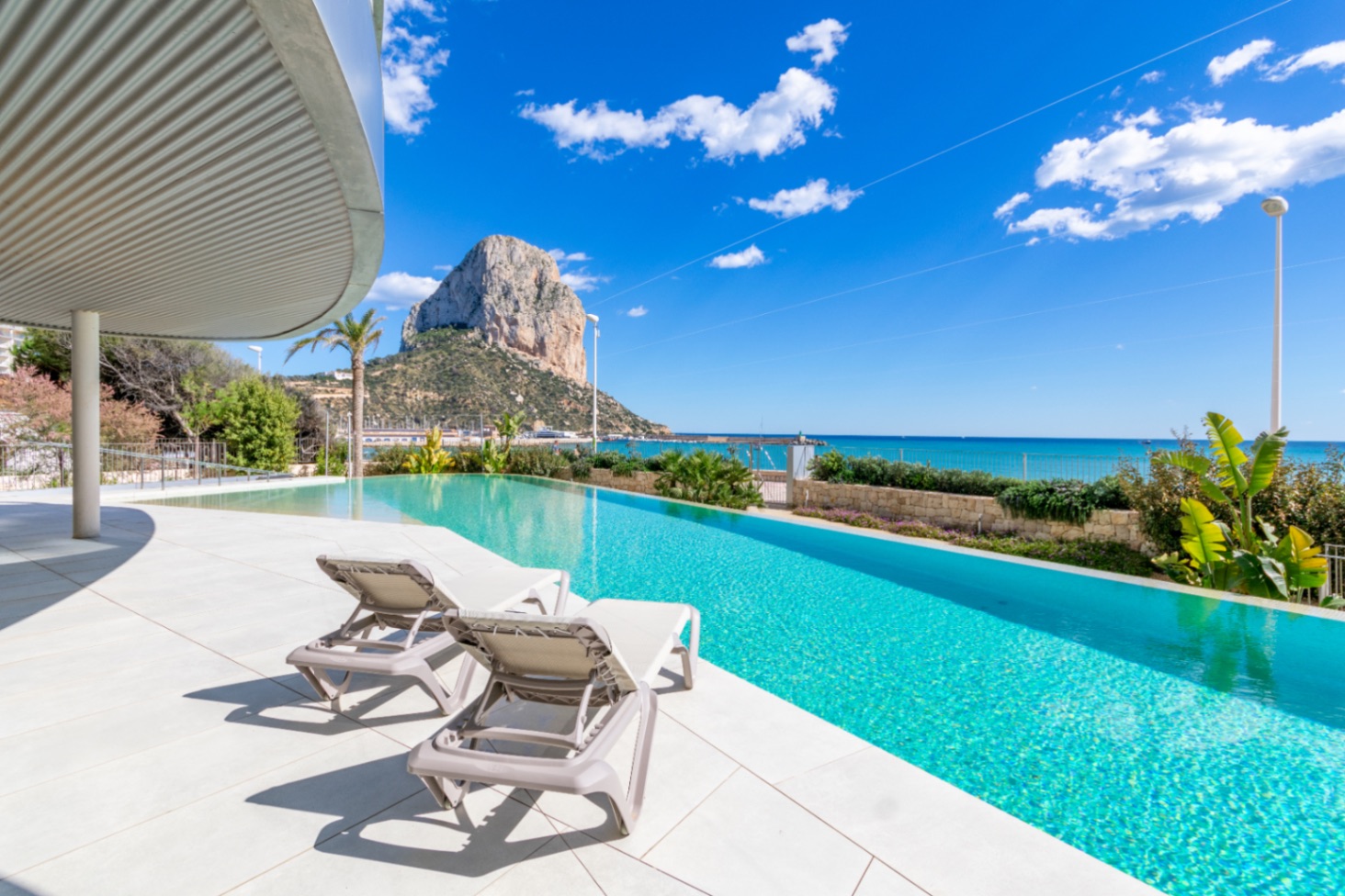 Exclusivity and Luxury on the First Line of the Sea – Last Apartment Available — photo 16