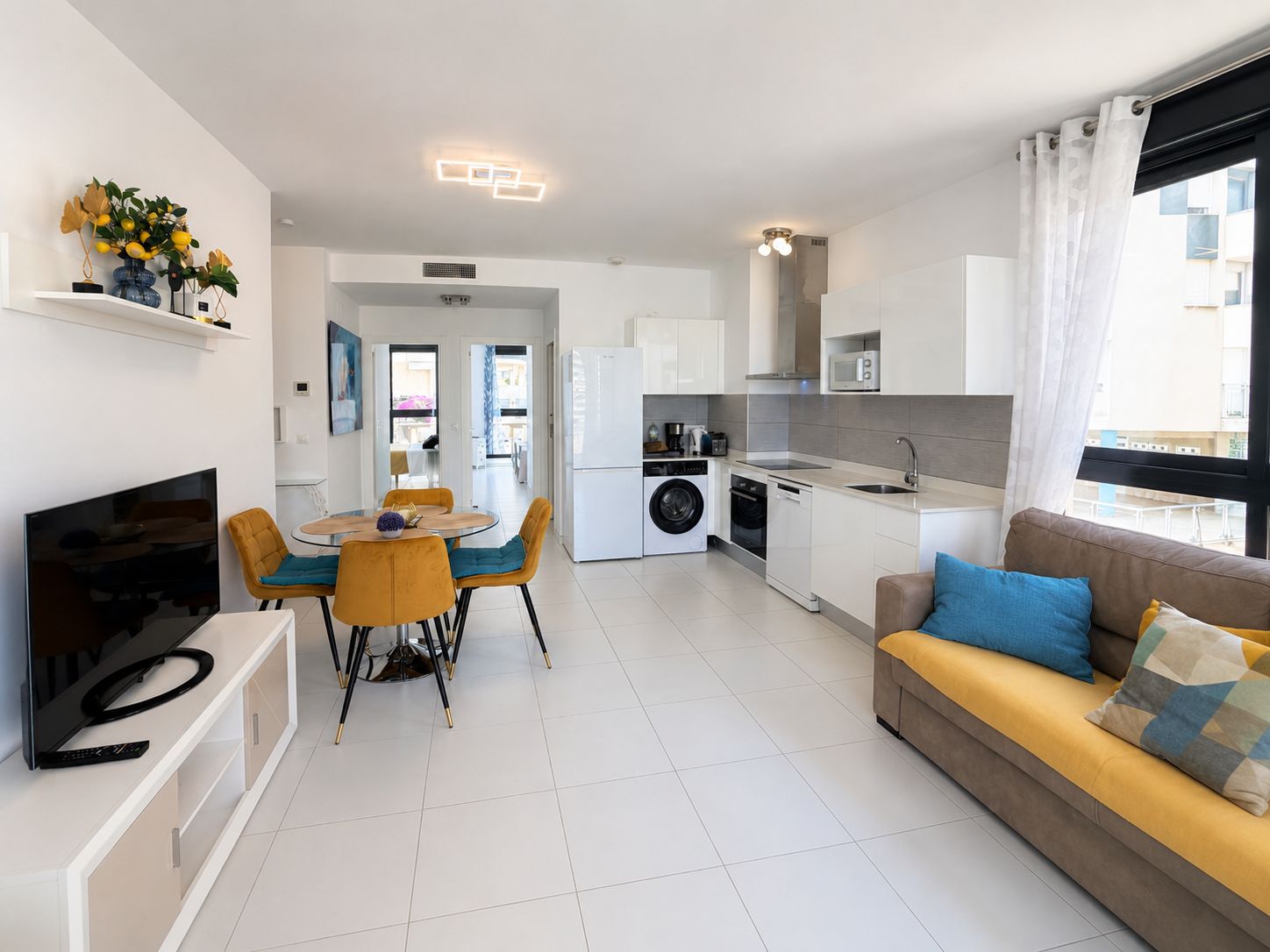 Modern 2-bedroom apartment with sea views in the Calpe Beach building — photo 3