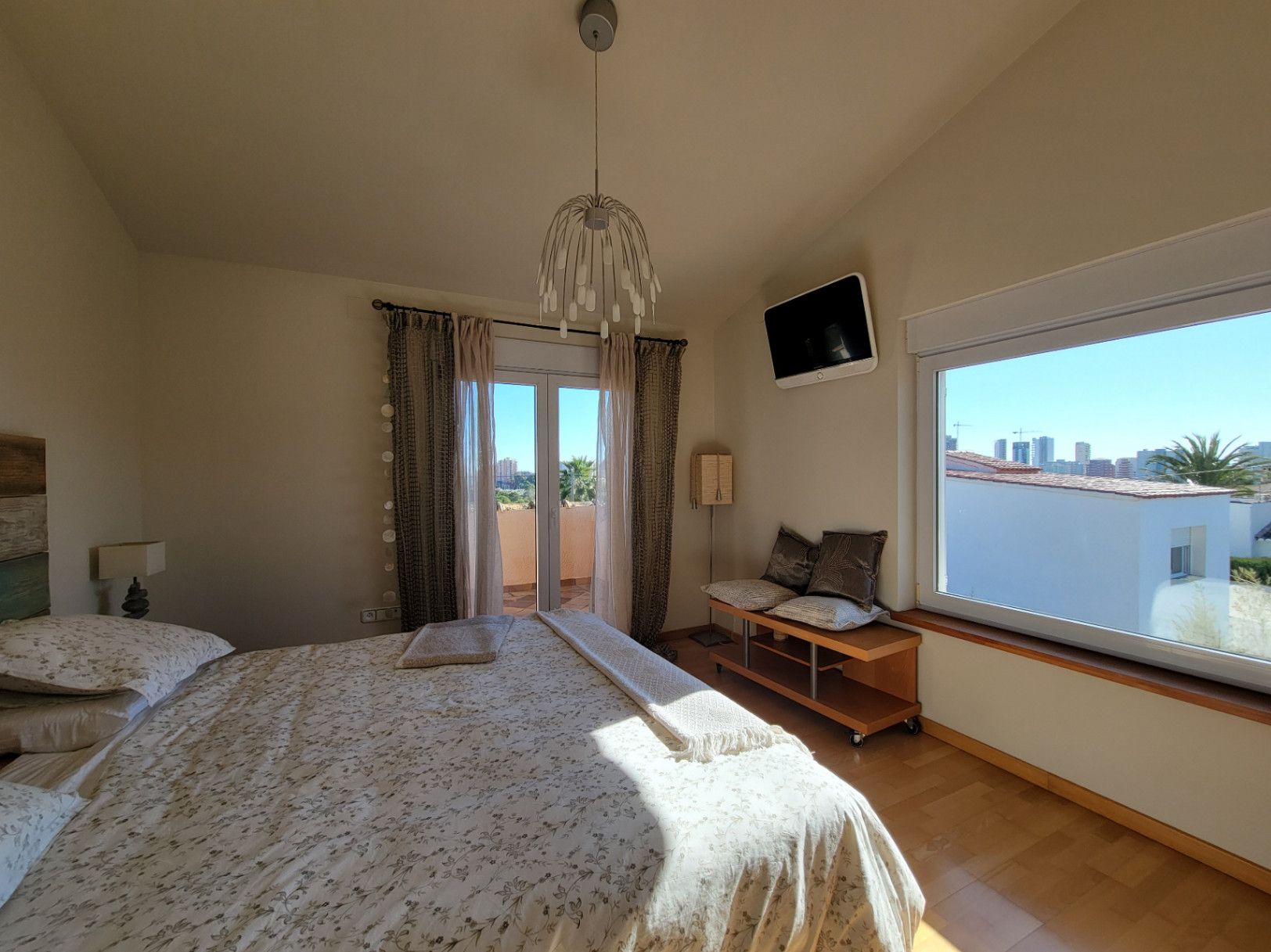 VILLA WITH GUEST APARTMENT IN GOOD LOCATION — photo 32