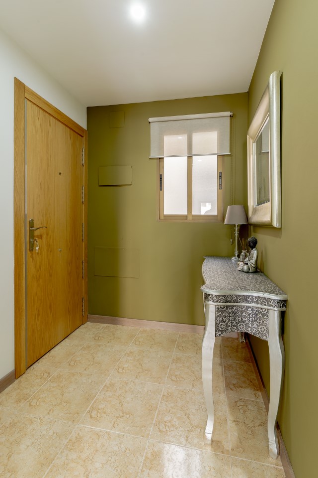 BEAUTIFUL FULLY RENOVATED APARTMENT — photo 27