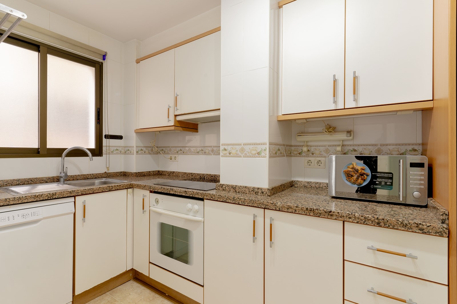 BEAUTIFUL FULLY RENOVATED APARTMENT — photo 15