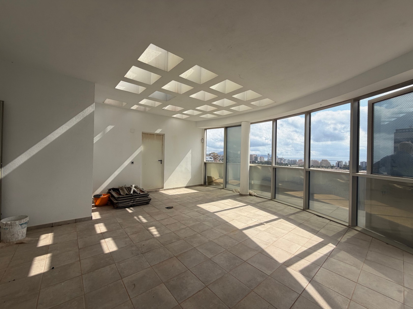 EKSKLUZYWNY PENTHOUSE Z PANORAMICZNYM WIDOKIEM NA MORZE I CAŁE CALPE — zdjęcie 16