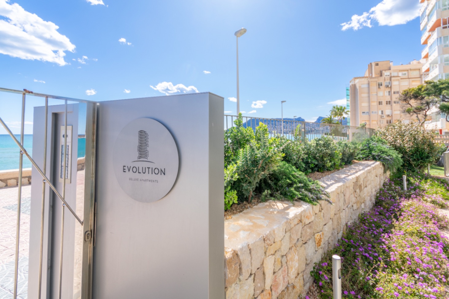 Exclusivity and Luxury on the First Line of the Sea – Last Apartment Available — photo 4