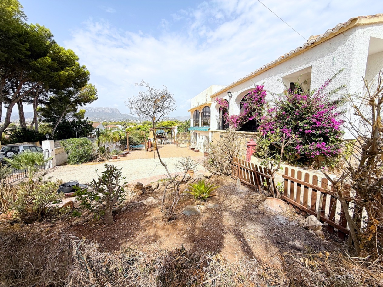 Bezaubernde Villa in Calpe mit Panoramablick in exklusiver Wohnzone — Foto 11