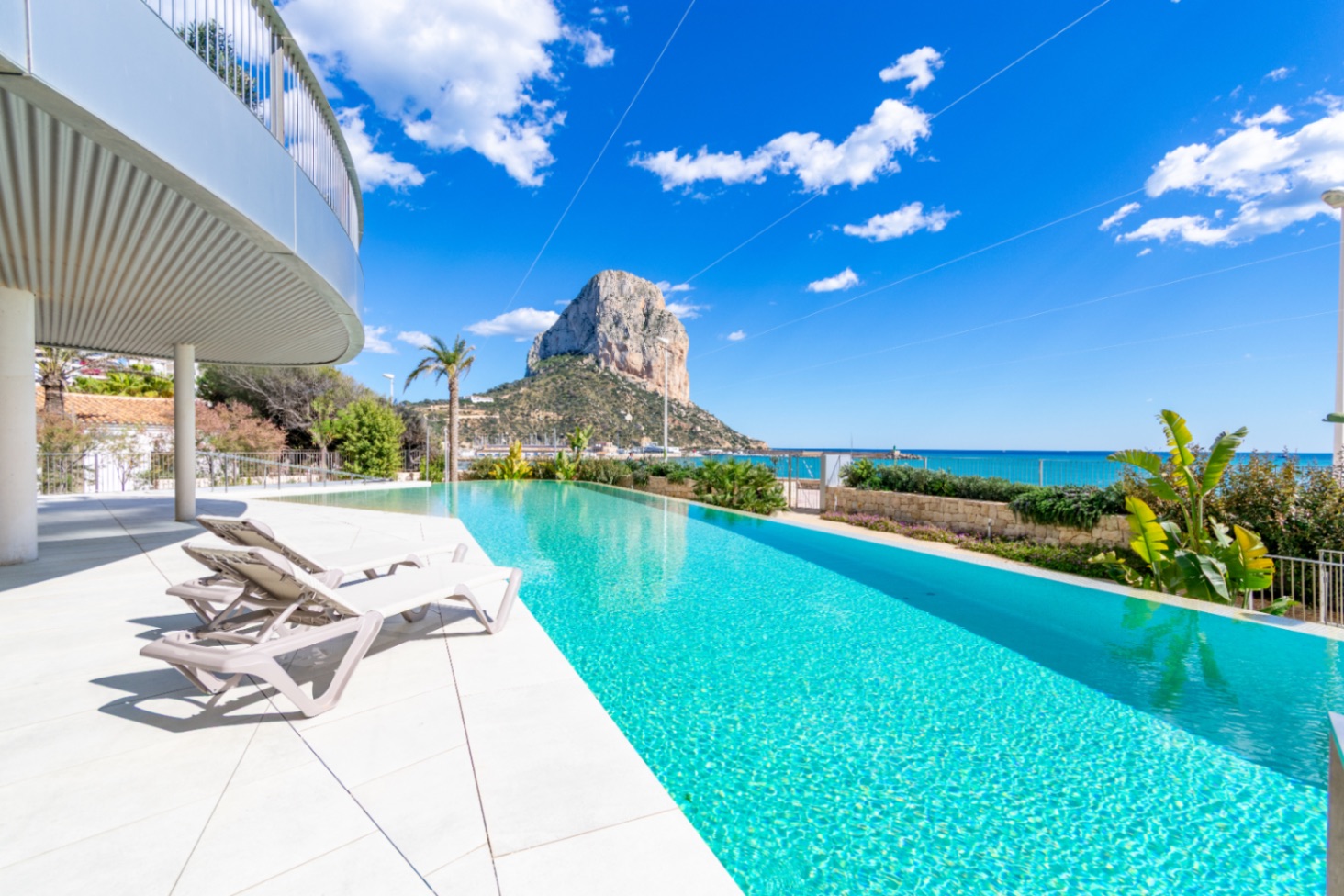 Exclusivity and Luxury on the First Line of the Sea – Last Apartment Available — photo 17