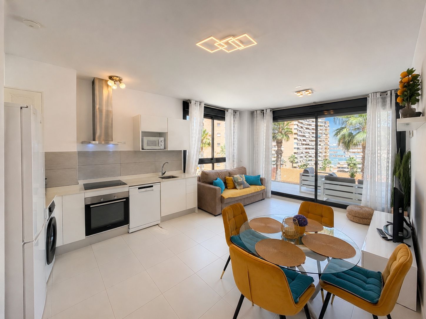 Modern 2-bedroom apartment with sea views in the Calpe Beach building — photo 2