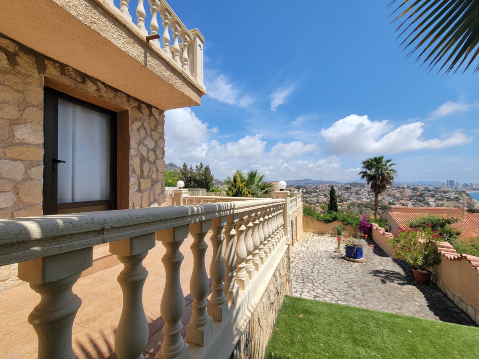 VILLA IN MARYVILLA WITH SPECTACULAR VIEWS — photo 20