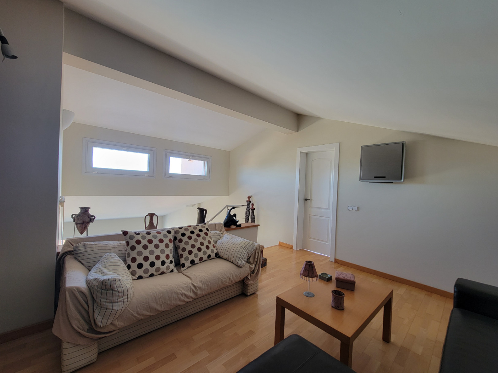 VILLA WITH GUEST APARTMENT IN GOOD LOCATION — photo 31