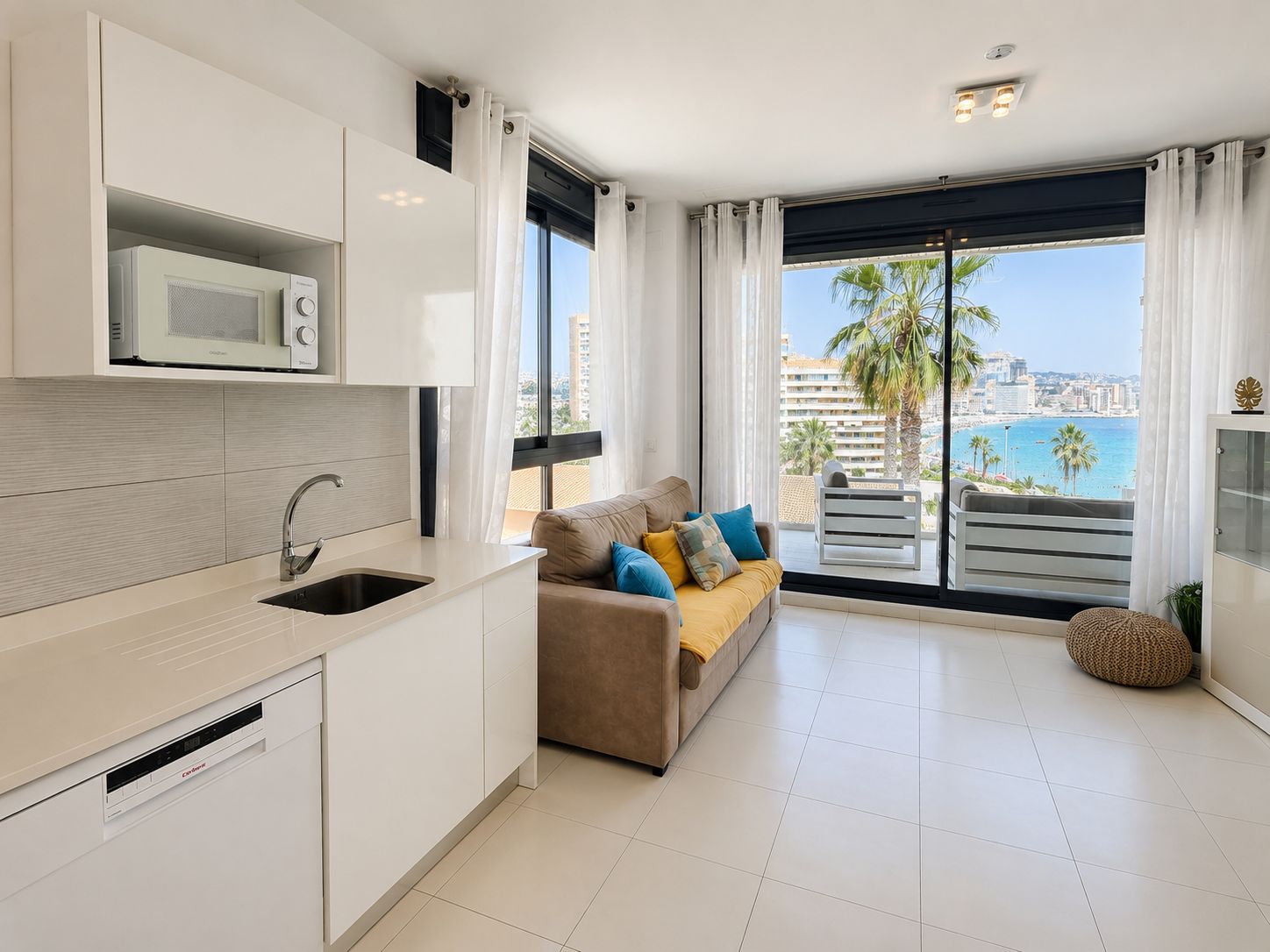 Modern 2-bedroom apartment with sea views in the Calpe Beach building