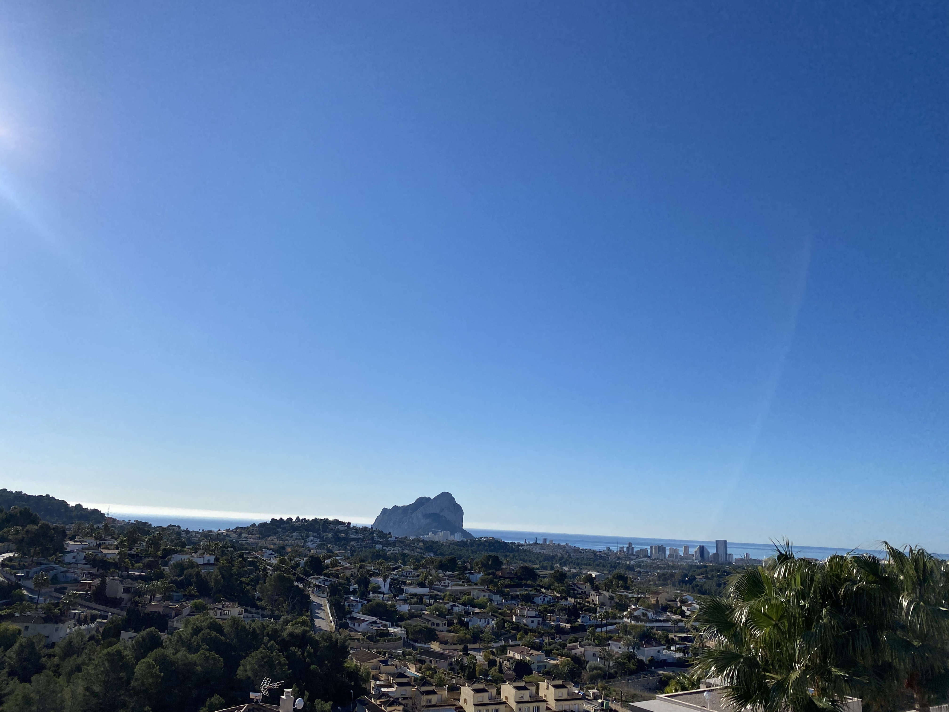 Impressive plot with incredible views of the town and the sea. LAST UNIT with sea views!