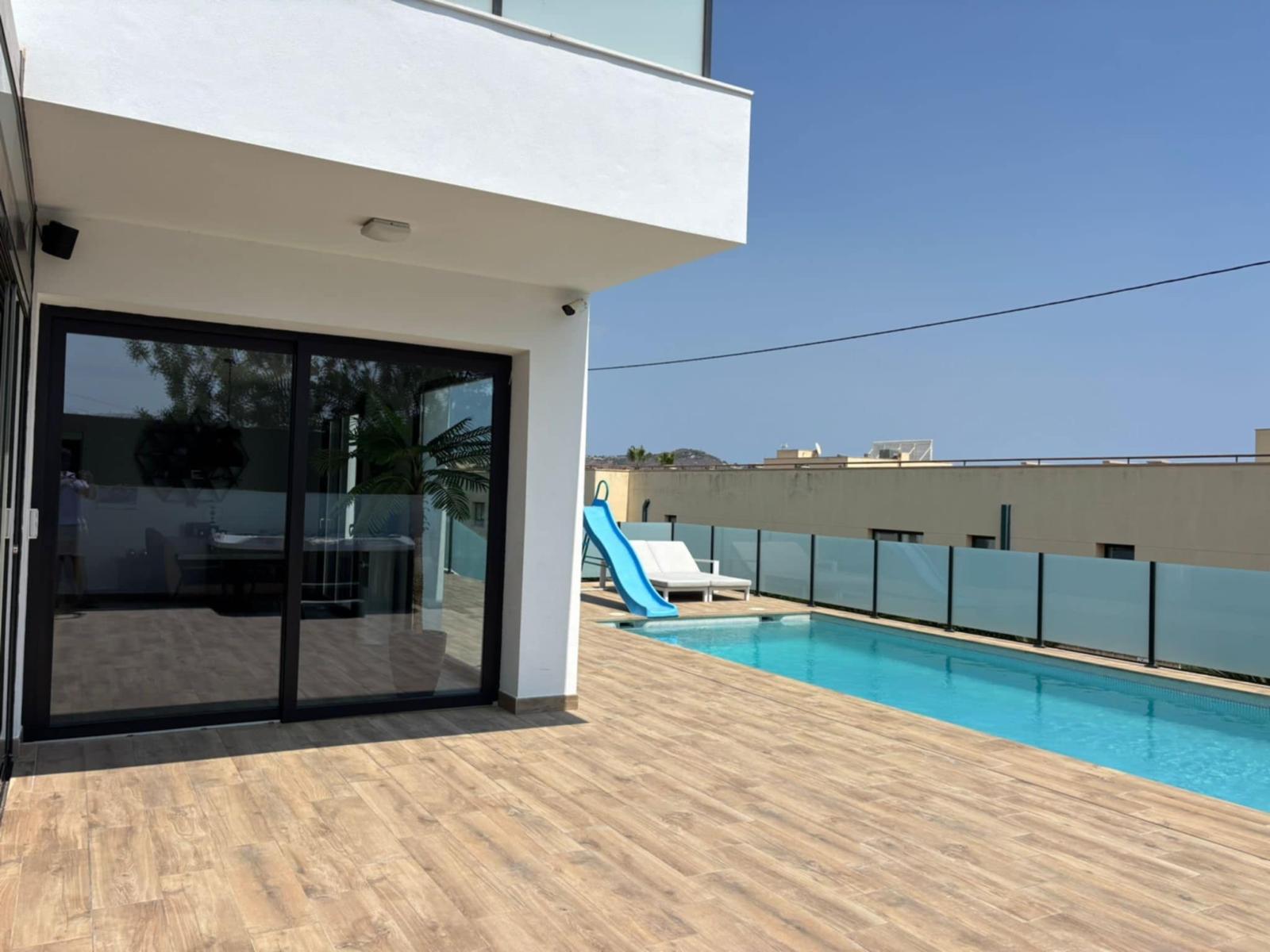 Exklusive Luxusvilla mit Ibiza-Design, Swimmingpool, Spa und Gästewohnung in Calpe — Foto 2