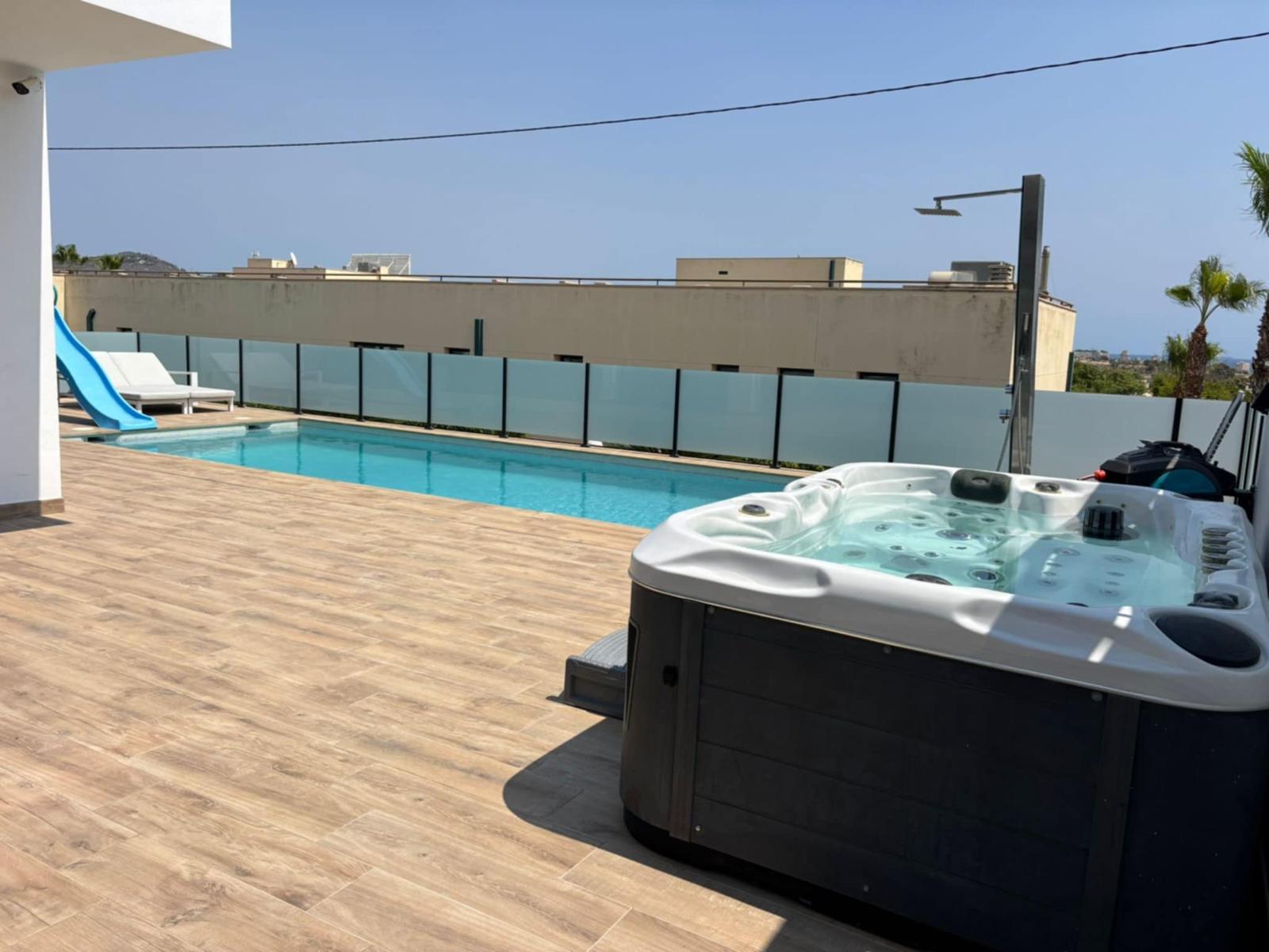 Exklusive Luxusvilla mit Ibiza-Design, Swimmingpool, Spa und Gästewohnung in Calpe — Foto 14