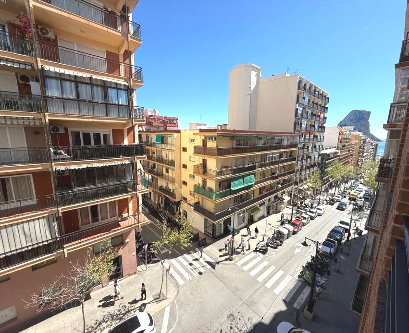Unbeatable location: spacious central apartment in Calpe
