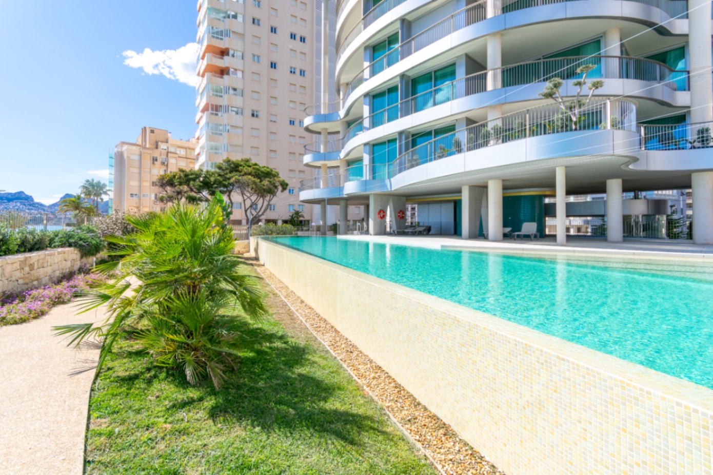 Exclusivity and Luxury on the First Line of the Sea – Last Apartment Available — photo 14
