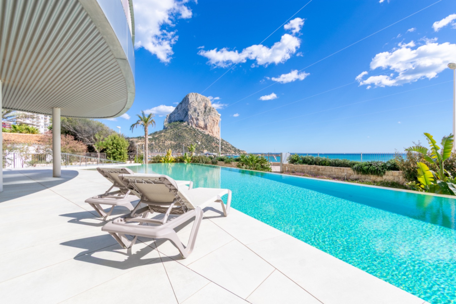 Exclusivity and Luxury on the First Line of the Sea – Last Apartment Available