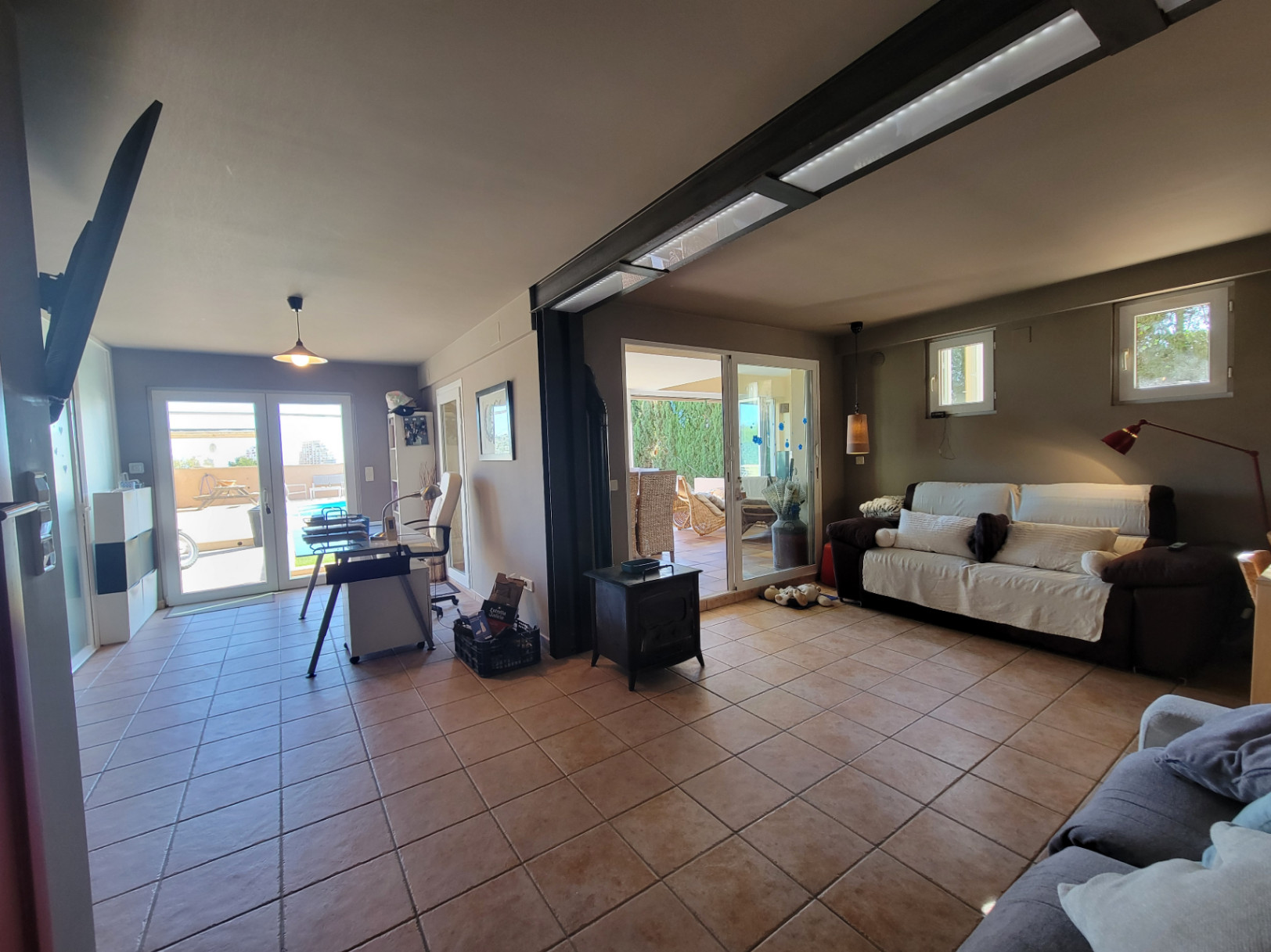 VILLA WITH GUEST APARTMENT IN GOOD LOCATION — photo 40