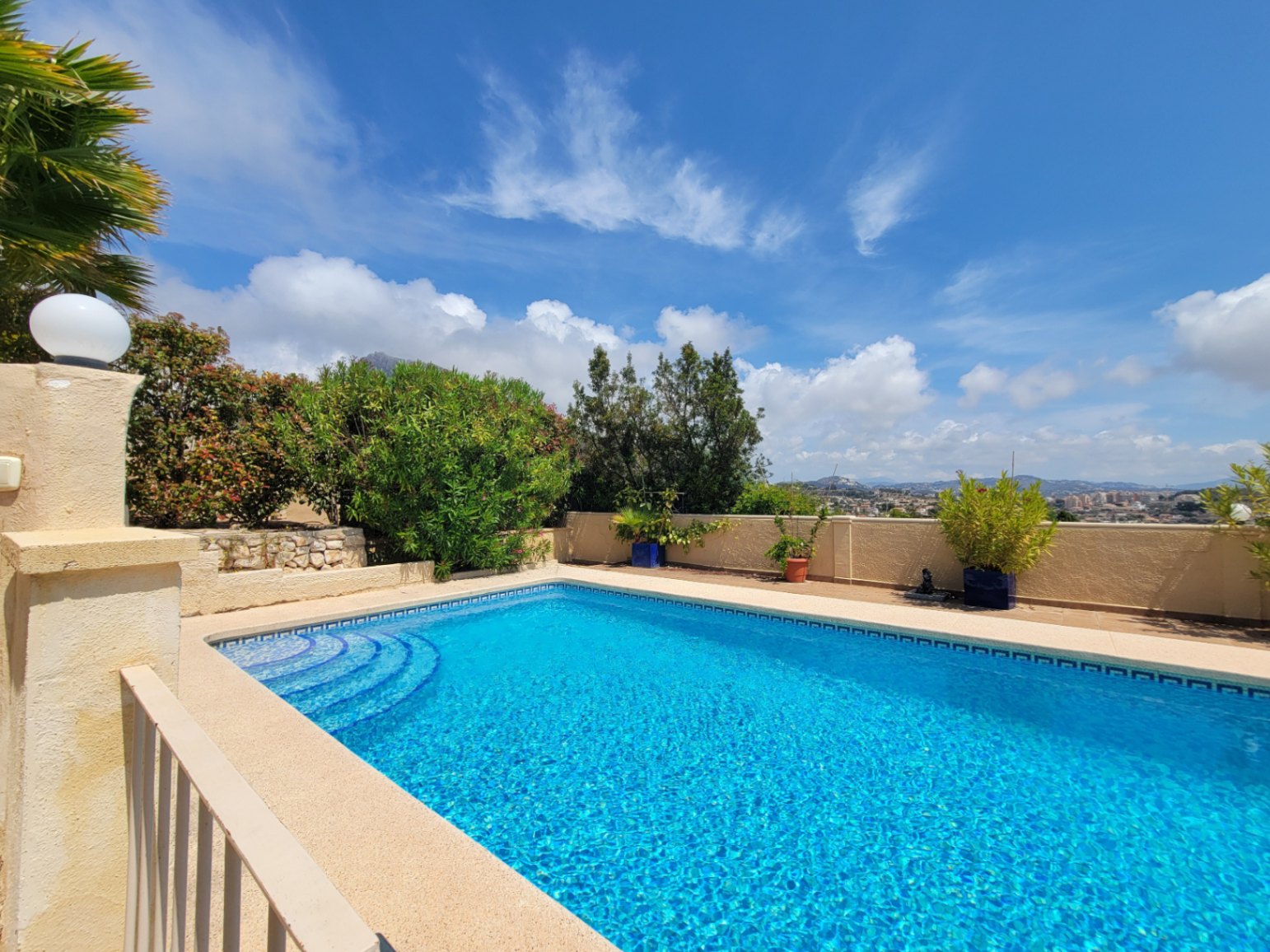 VILLA IN MARYVILLA WITH SPECTACULAR VIEWS — photo 8