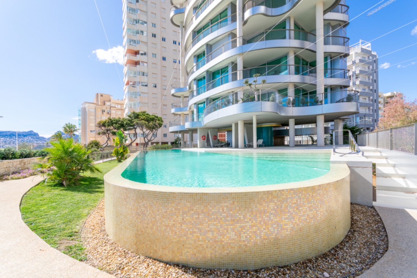 Exclusivity and Luxury on the First Line of the Sea – Last Apartment Available — photo 3