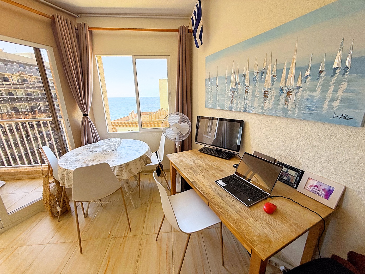 Central apartment with sea views and terrace — photo 10