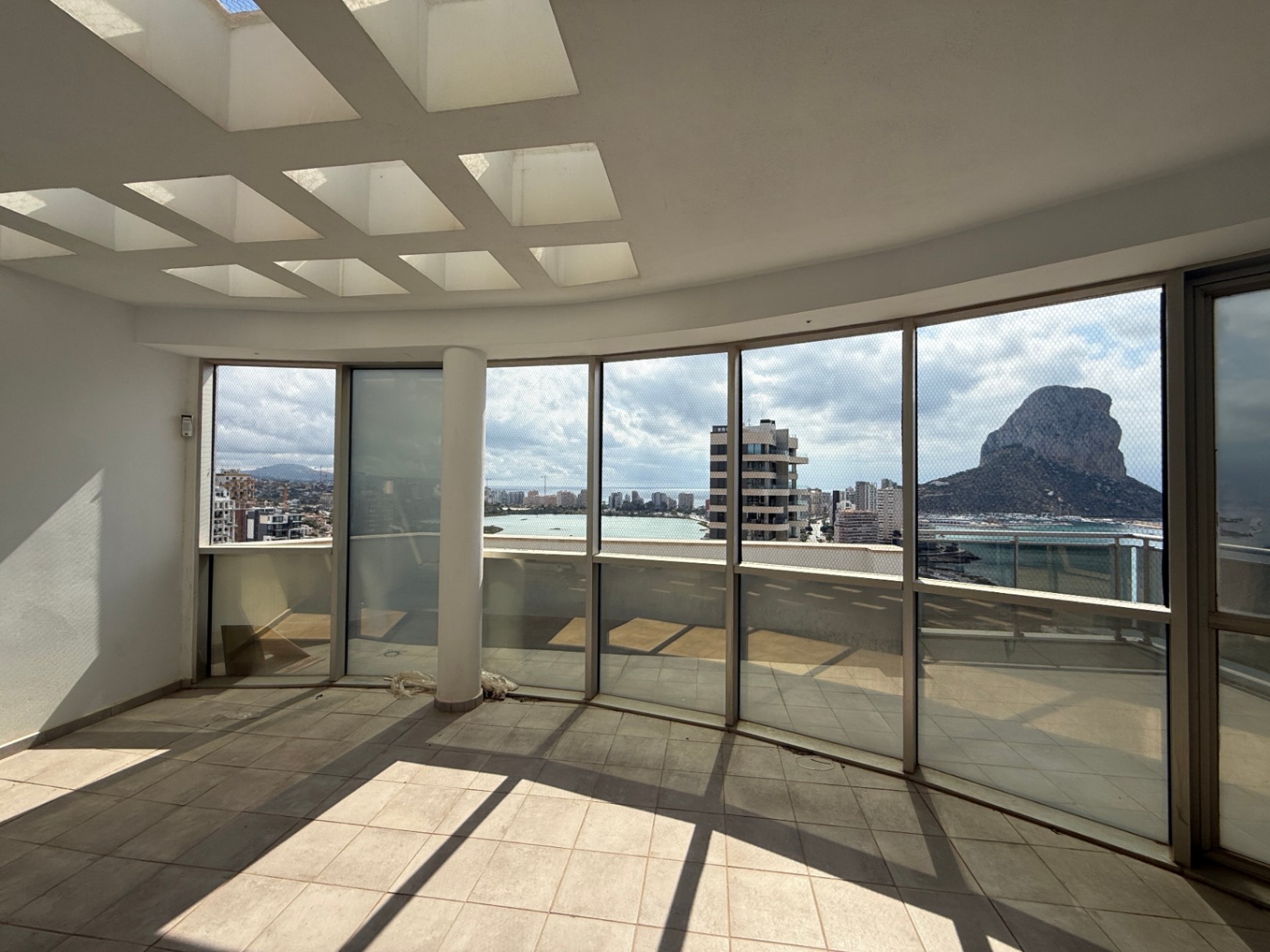 EKSKLUZYWNY PENTHOUSE Z PANORAMICZNYM WIDOKIEM NA MORZE I CAŁE CALPE — zdjęcie 6