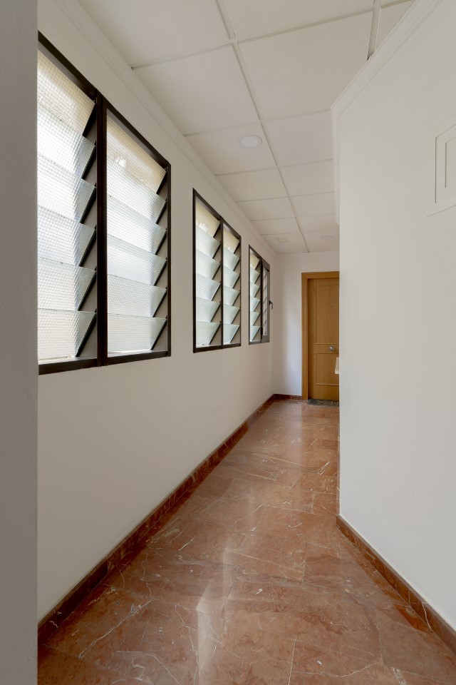 BEAUTIFUL FULLY RENOVATED APARTMENT — photo 28
