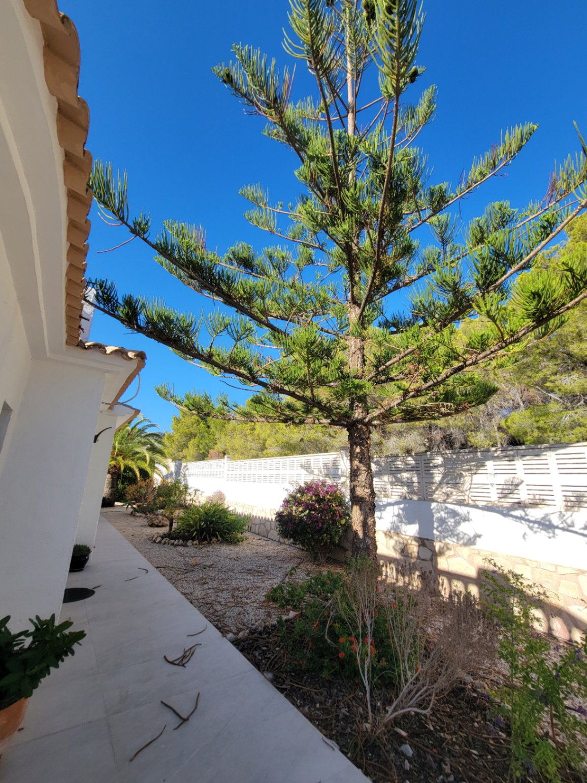 WUNDERSCHÖNE VILLA IN DER NÄHE ALLER DIENSTLEISTUNGEN — Foto 22