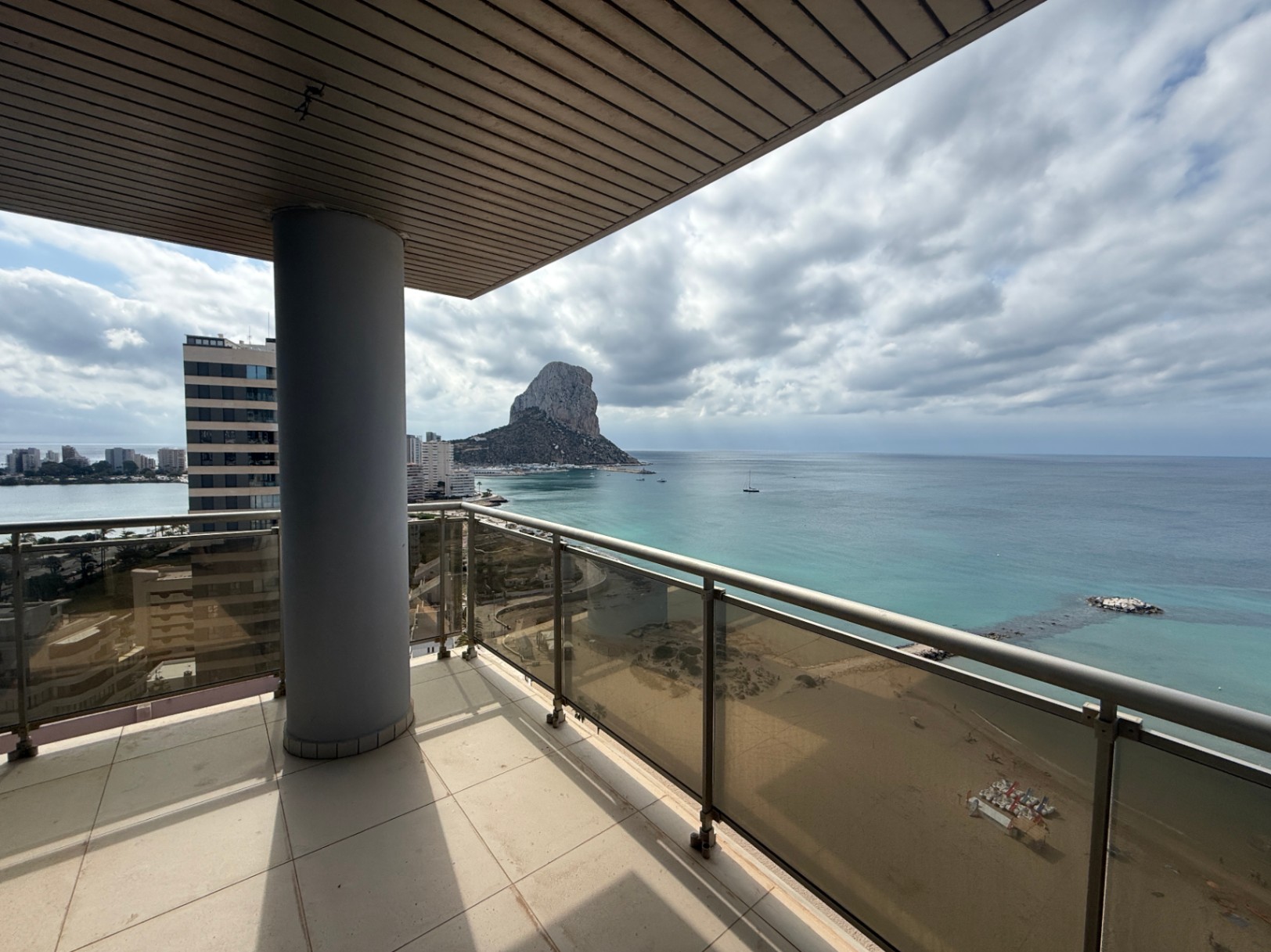 EKSKLUZYWNY PENTHOUSE Z PANORAMICZNYM WIDOKIEM NA MORZE I CAŁE CALPE — zdjęcie 8