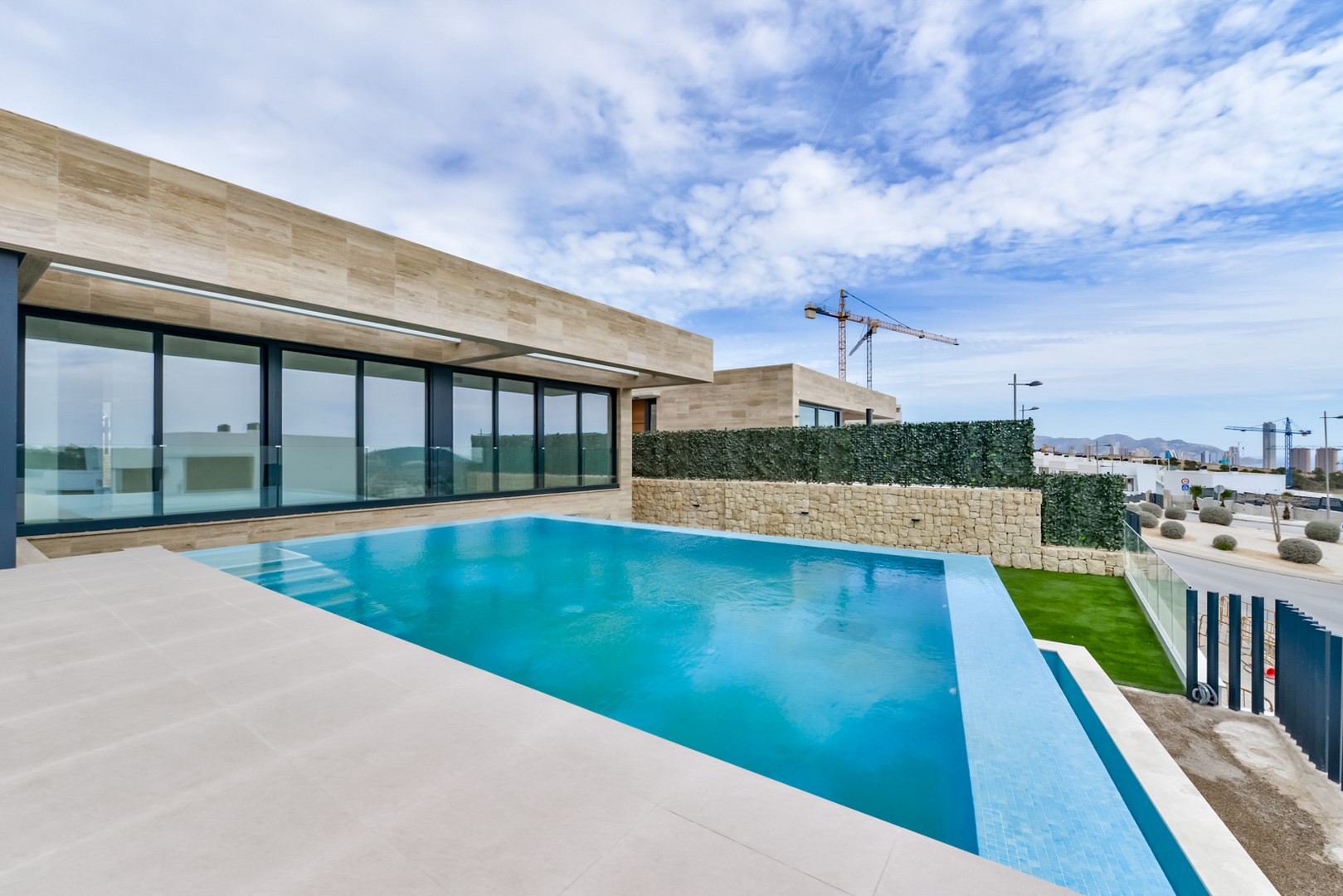MODERN VILLA IN FINESTRAT