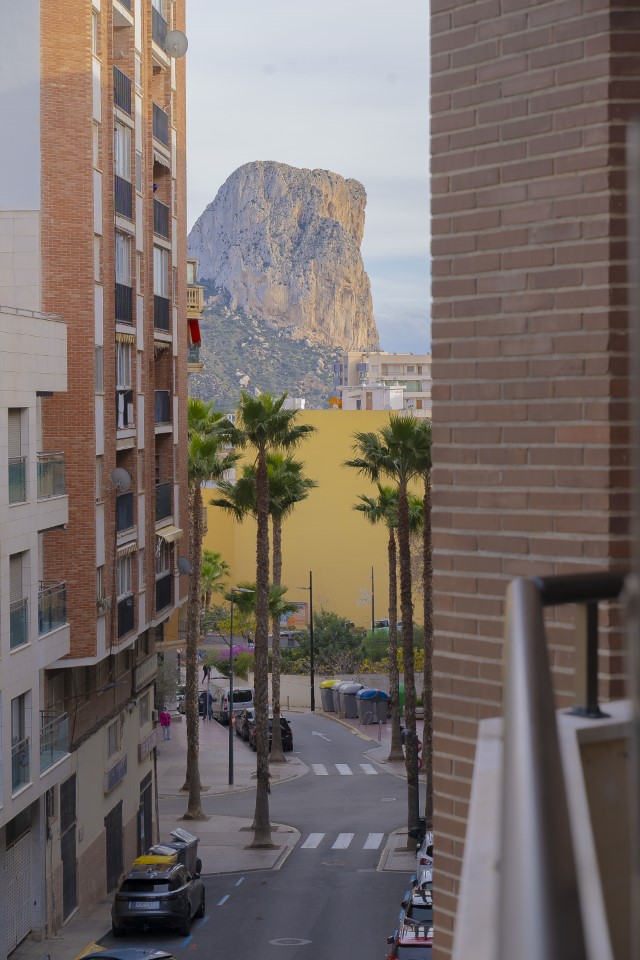 BEAUTIFUL FULLY RENOVATED APARTMENT