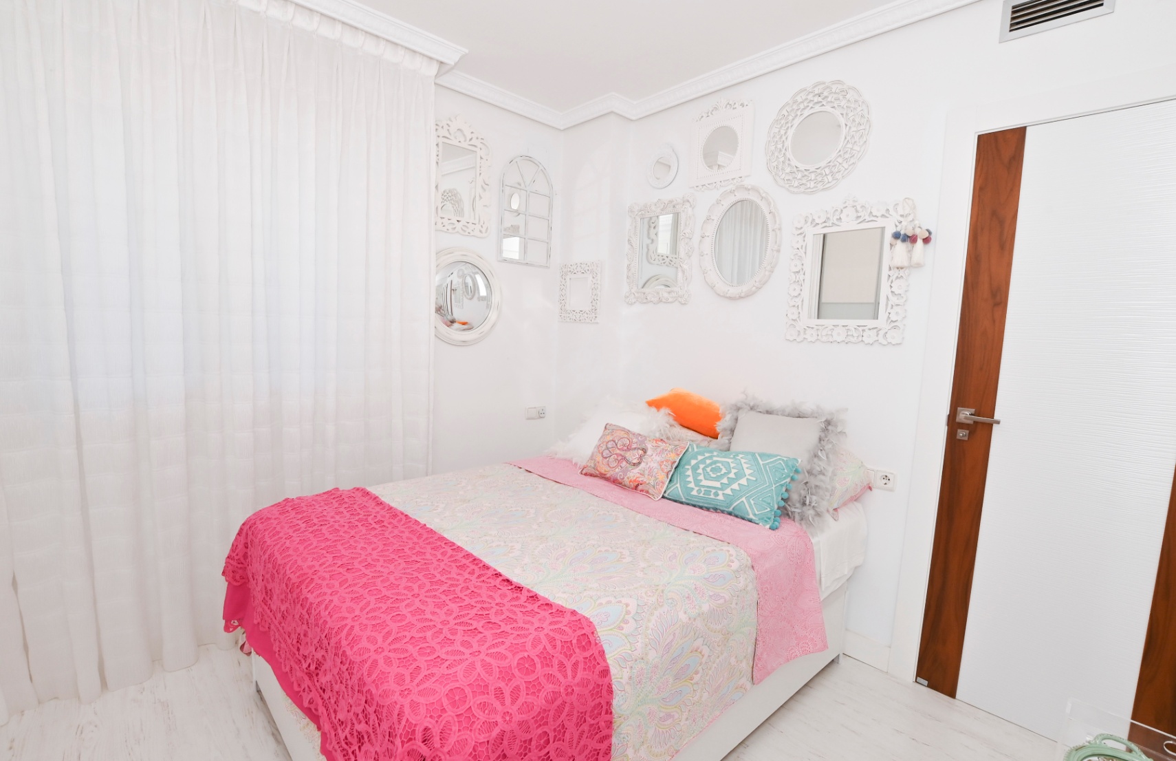 Fantastic First-Line Apartment — photo 21