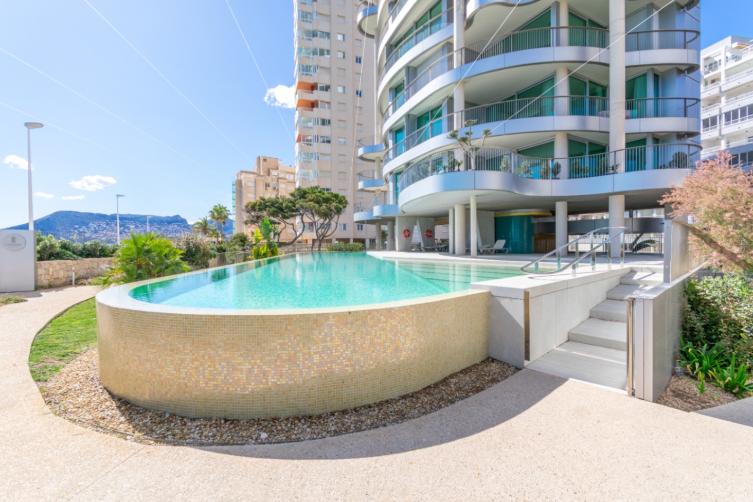 Exclusivity and Luxury on the First Line of the Sea – Last Apartment Available — photo 12