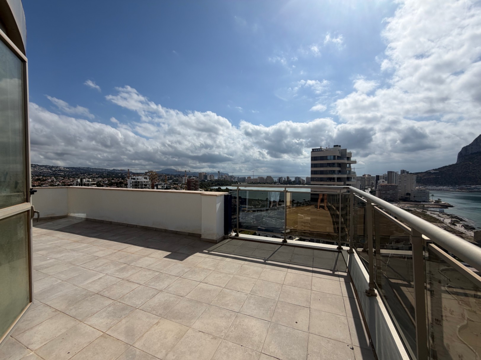 EKSKLUZYWNY PENTHOUSE Z PANORAMICZNYM WIDOKIEM NA MORZE I CAŁE CALPE — zdjęcie 17