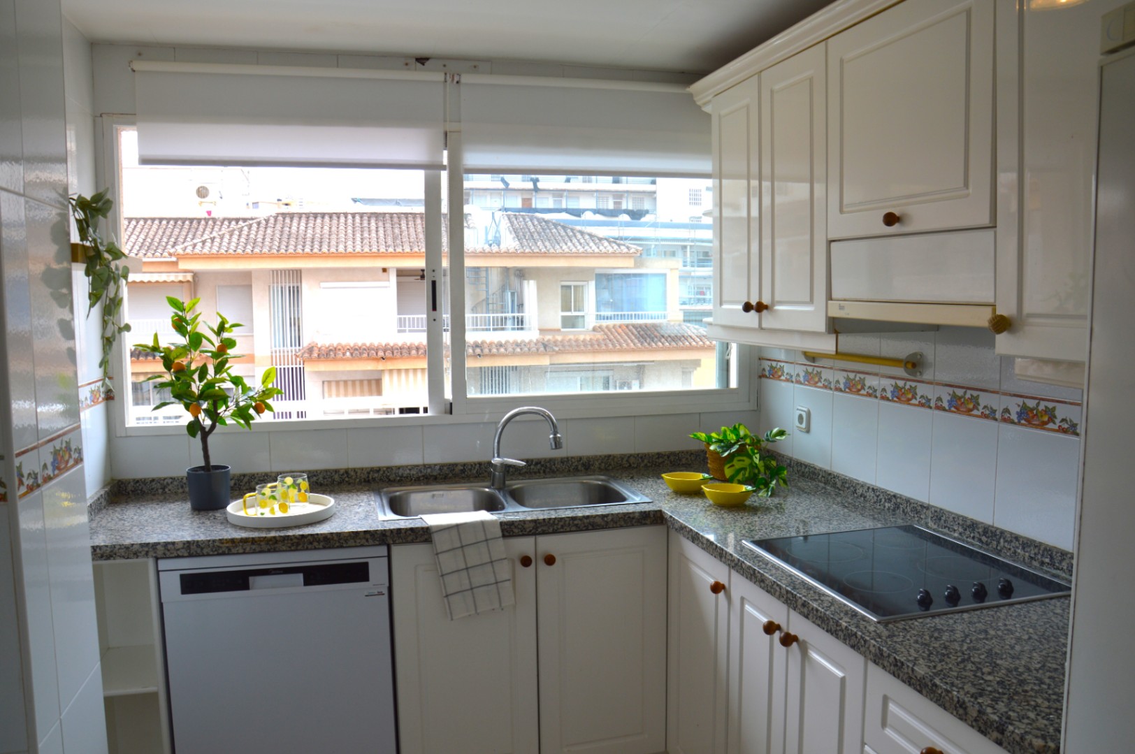 Penthouse for sale in the heart of Calpe with solarium, pool. Parking and storage room optional. — photo 5