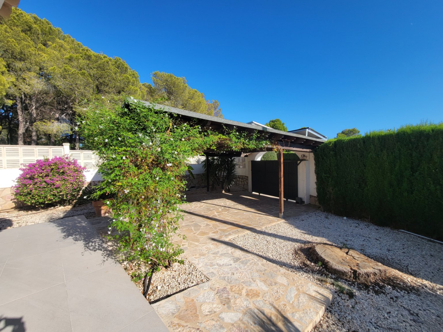 WUNDERSCHÖNE VILLA IN DER NÄHE ALLER DIENSTLEISTUNGEN — Foto 38