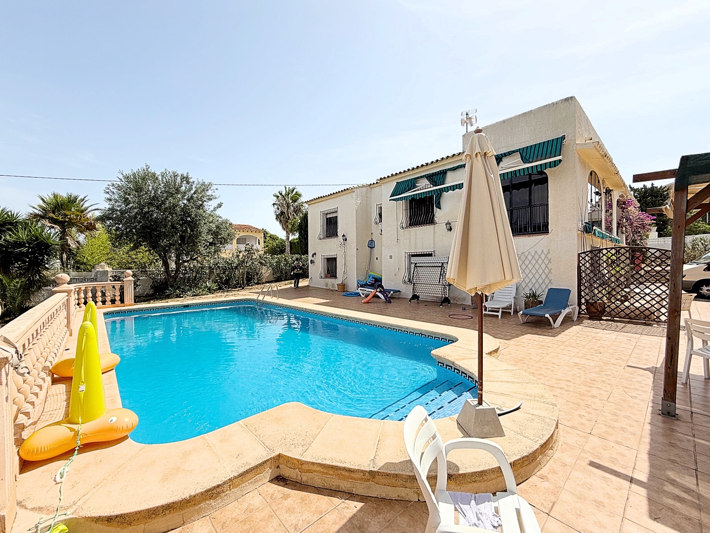 Bezaubernde Villa in Calpe mit Panoramablick in exklusiver Wohnzone — Foto 10