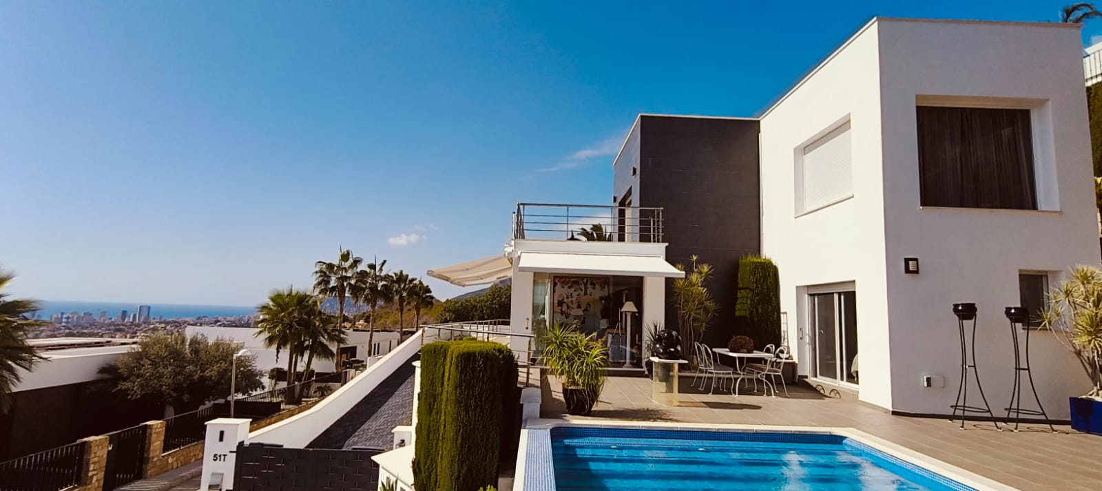 Exclusive villa in Calpe with panoramic Mediterranean views