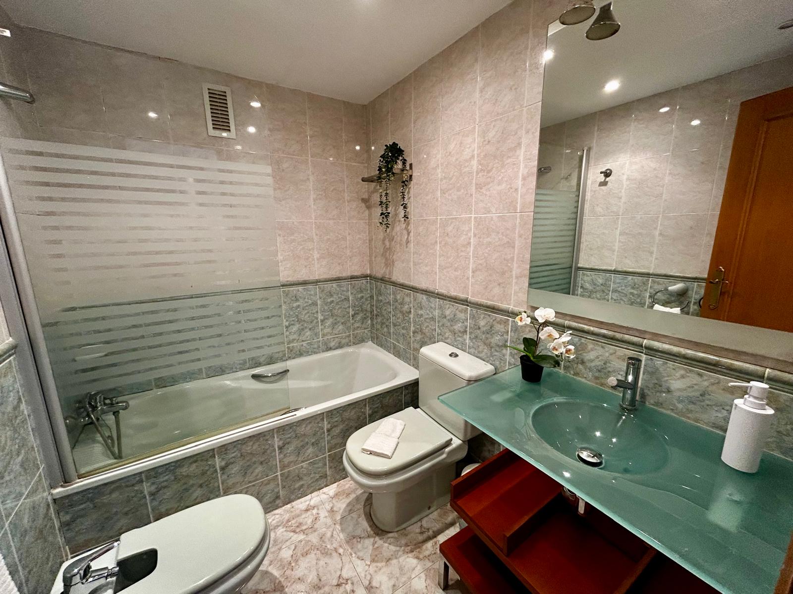 Penthouse for sale in the heart of Calpe with solarium, pool. Parking and storage room optional. — photo 12