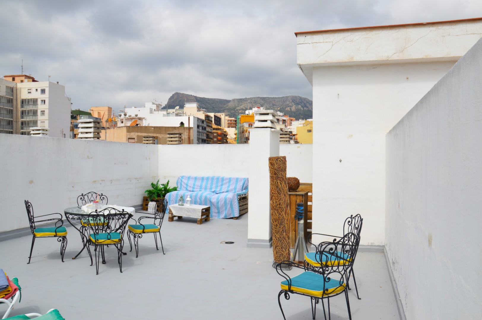 Penthouse for sale in the heart of Calpe with solarium, pool. Parking and storage room optional. — photo 25