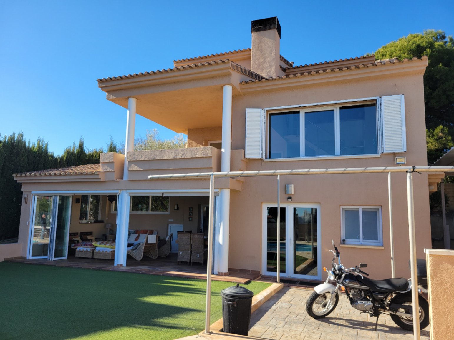 VILLA WITH GUEST APARTMENT IN GOOD LOCATION